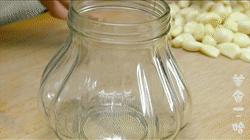 腊八蒜最简单做法，掌握这几个诀窍快速变绿，又脆又香，真过瘾