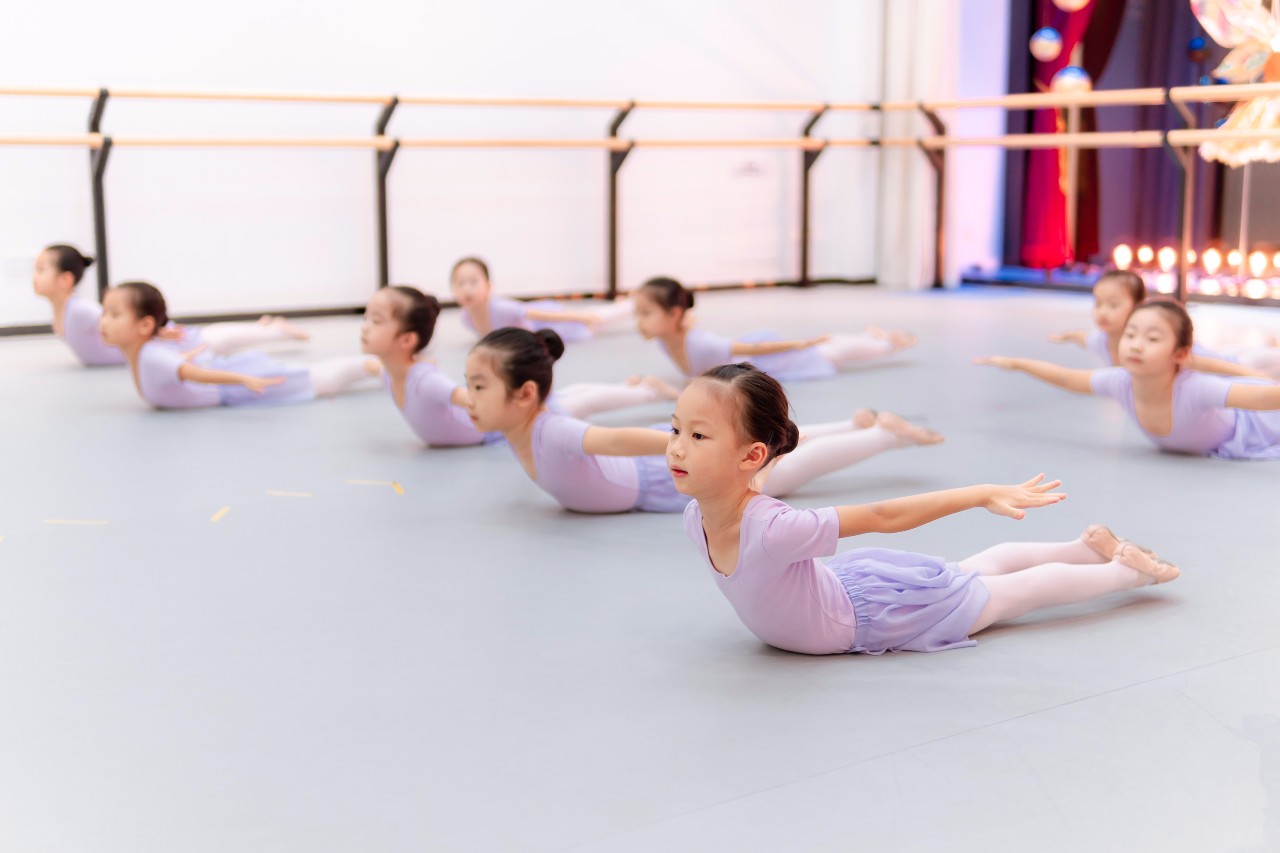 公开课|孩子觉得压腿会疼不愿意练习怎么办？