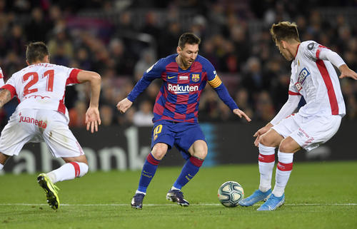 强文：足球比赛中的7号位，非惯用脚决定上限，梅罗为何是神级