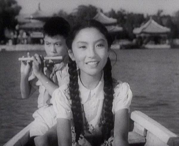 卖报的孩子，荡起了双桨：这些经典儿歌你会唱几首？