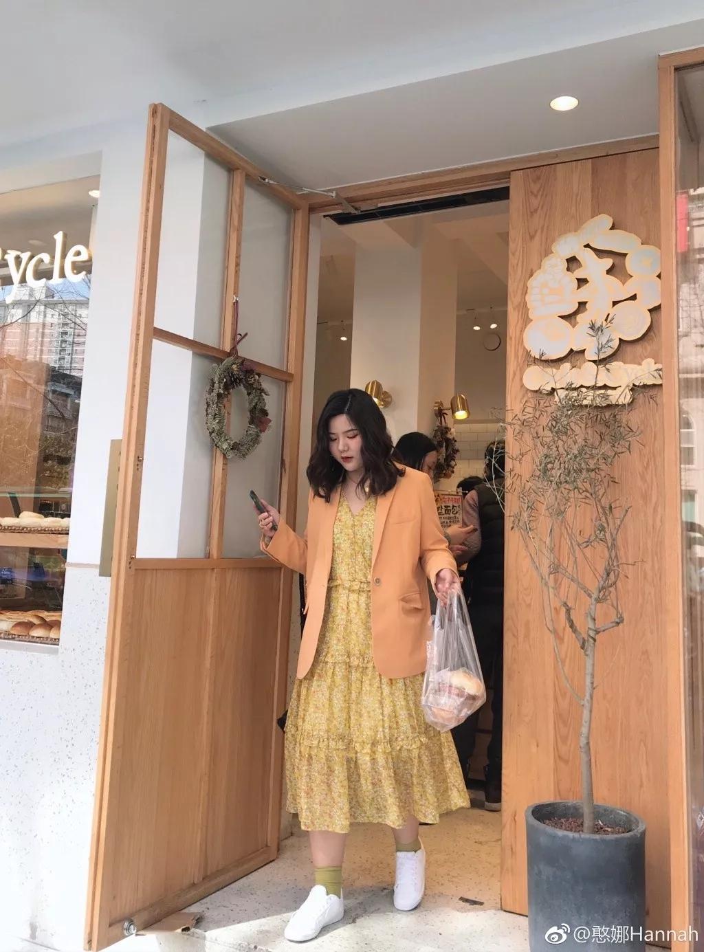 微胖女孩穿v领更显瘦吗,显腰线的白色v领长裙