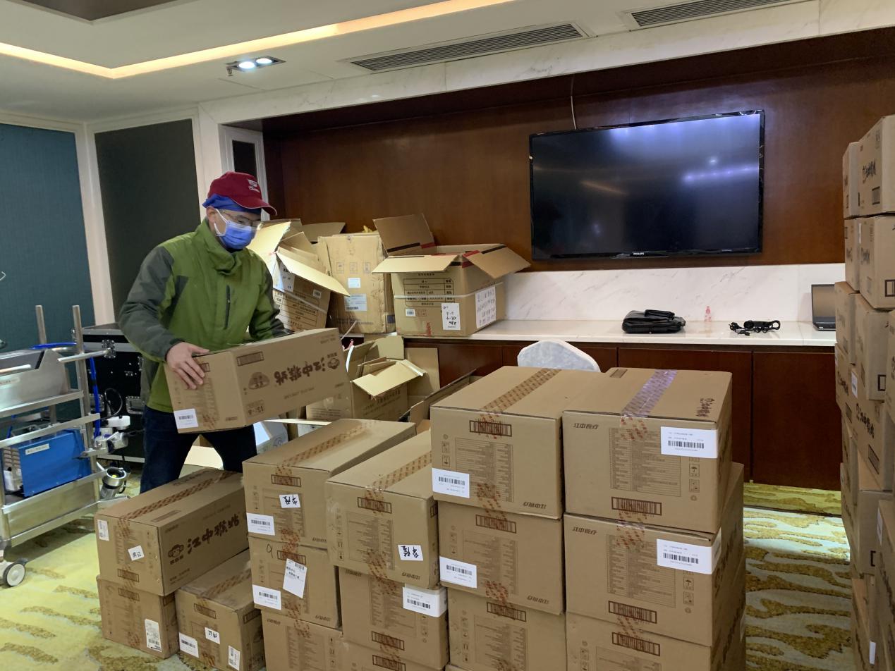 为生命护航的男丁格尔,战疫中的南丁格尔