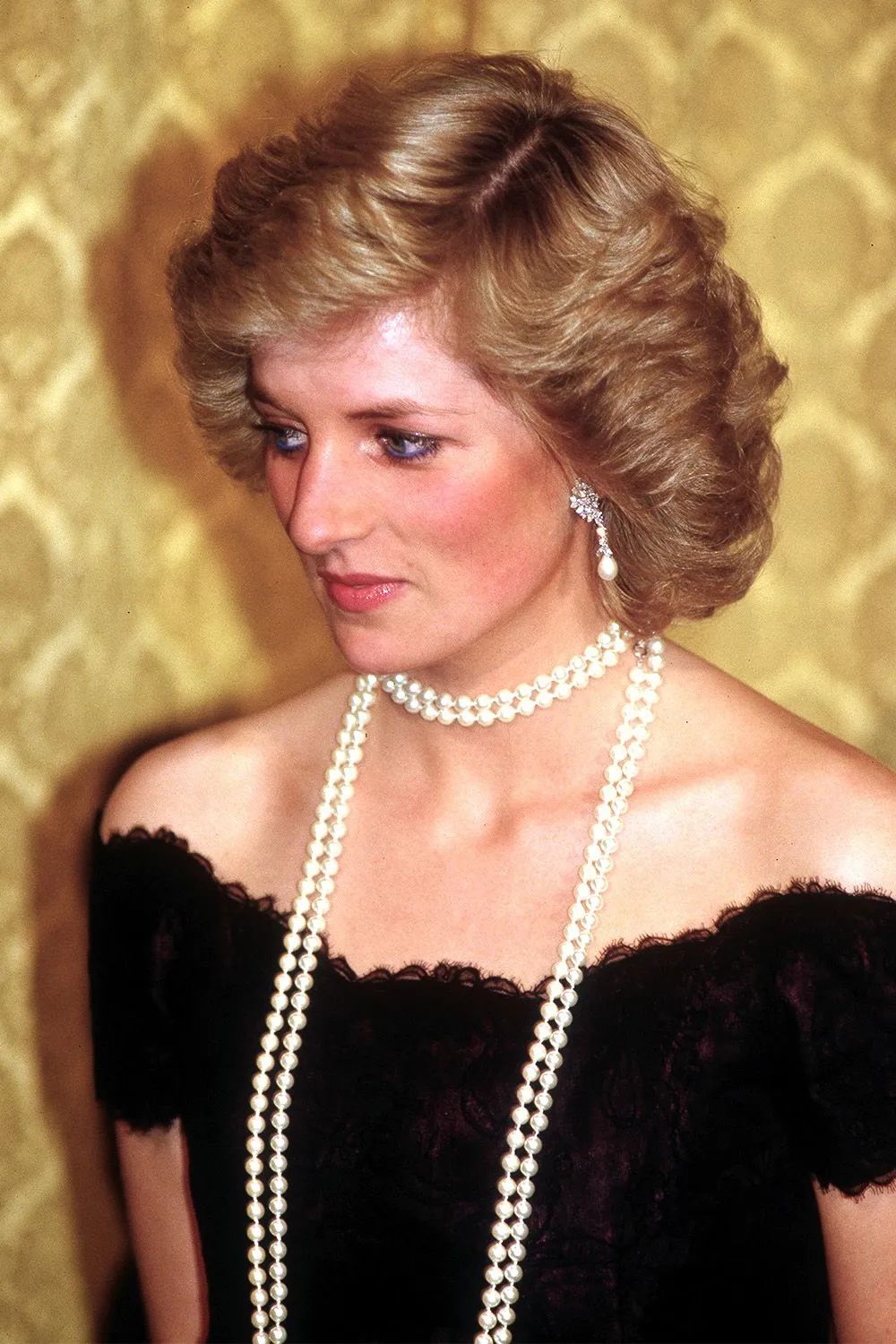 戴妃经典款戒指,戴妃蓝宝石珠宝