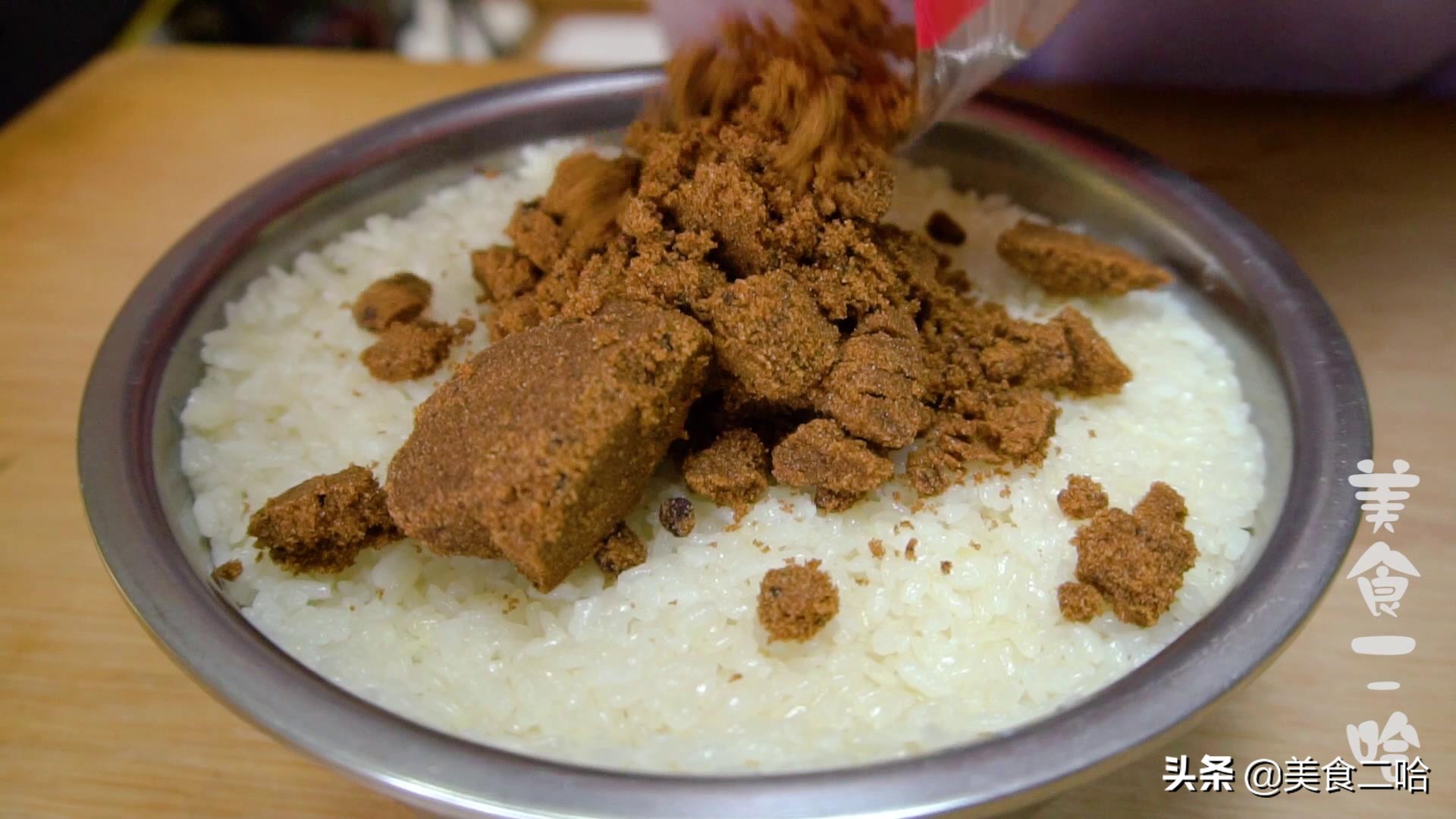 用电饭煲蒸咸糯米干饭怎么弄好吃,在家自己怎样蒸糯米糕