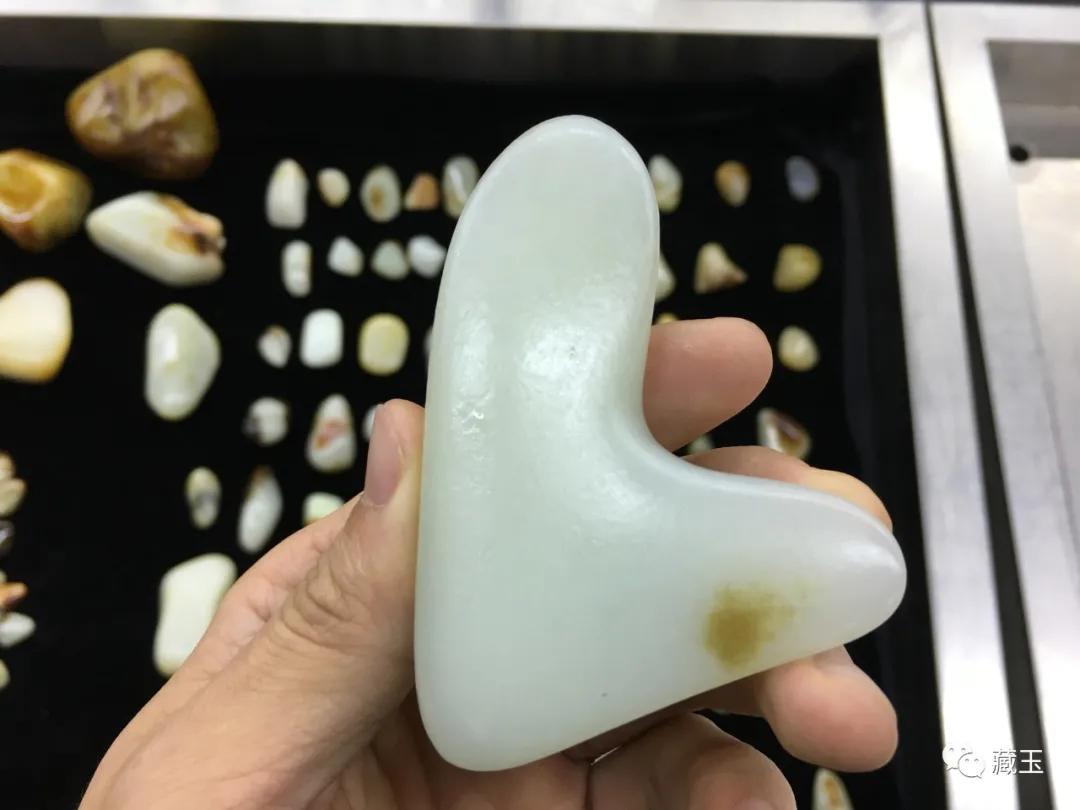 买到假的和田玉了怎么处理,买到假皮色的和田玉能报警吧