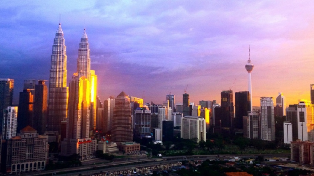 伊朗正式用人民币替代美元，拟从德国转运现钞后，事情又有新变化