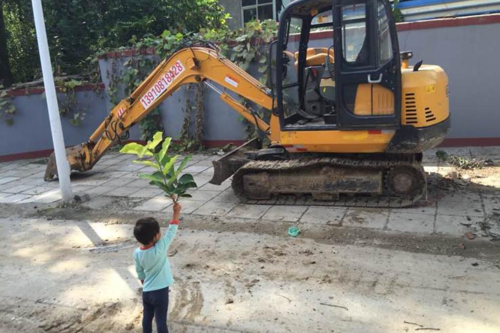 小孩喜欢挖掘机是什么原因,孩子为什么喜欢挖掘机