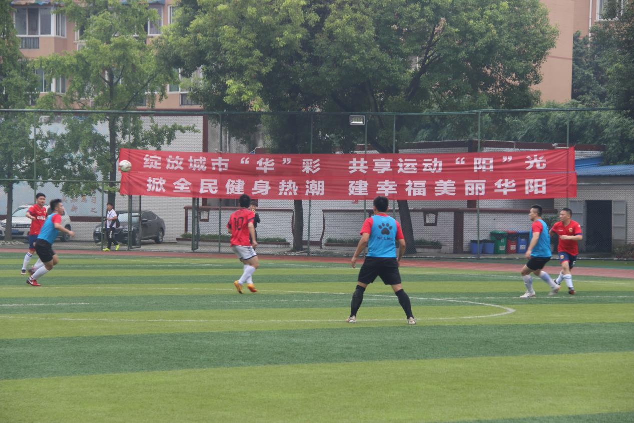 真正的足球精神让人热血沸腾,无畏风雨乘风破浪