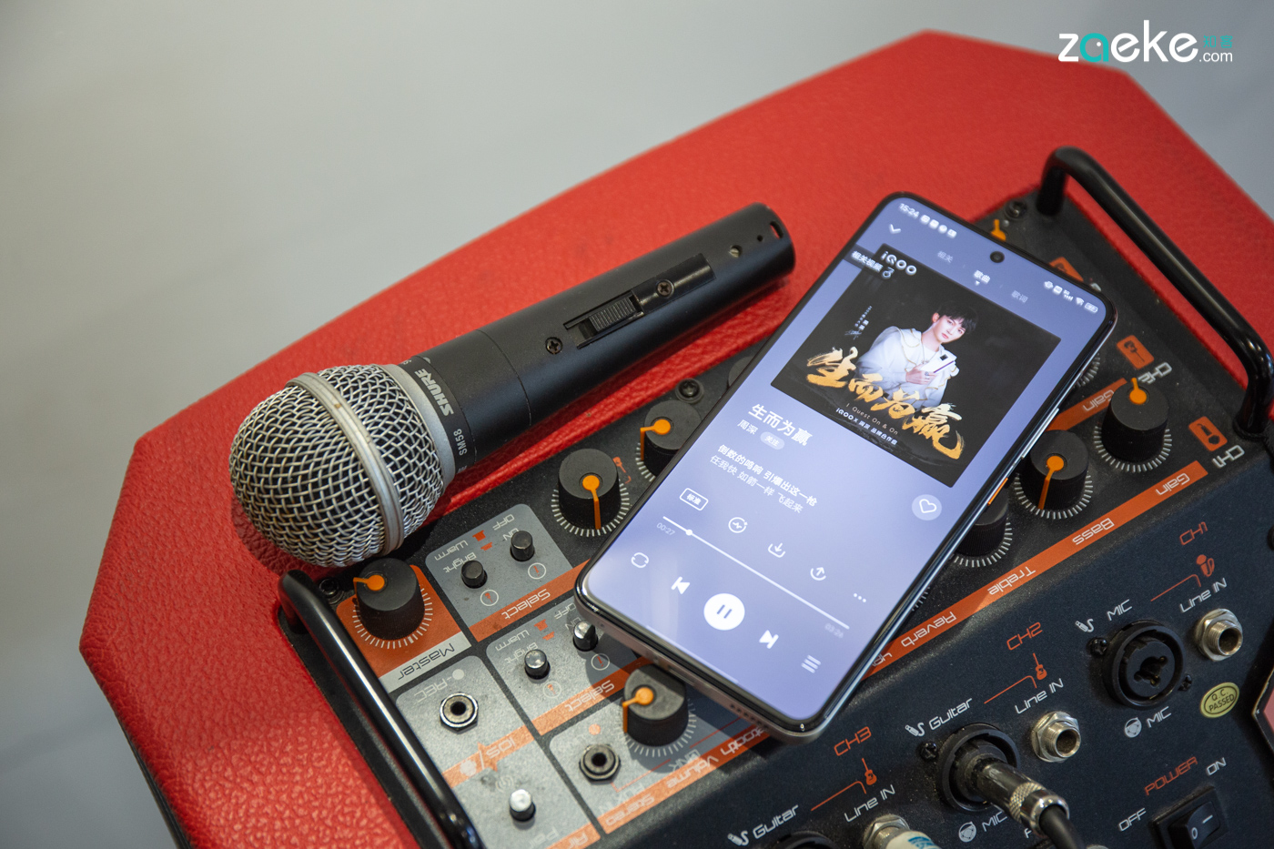 iqoo8燃色配色带壳,iqoo8燃变色