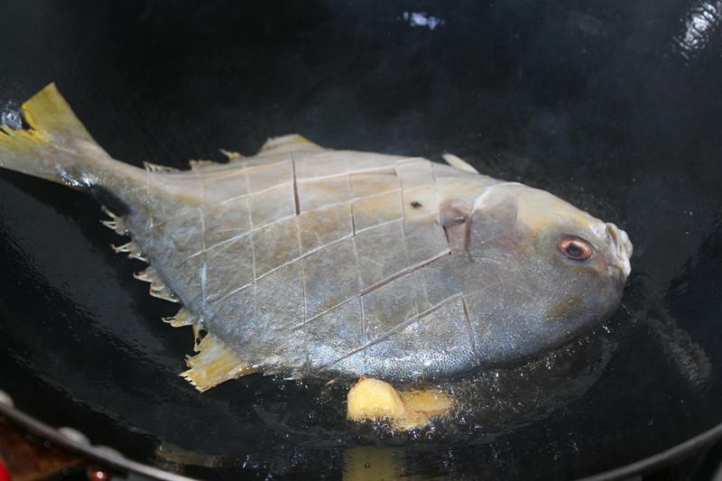 银鲳鱼金鲳鱼哪个好吃刺少,给宝宝吃银鲳鱼怎么去刺