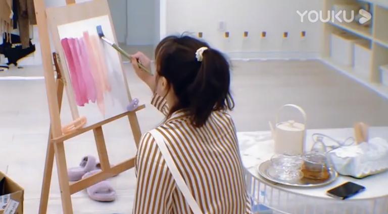 ‘家不能回’‘父母逼婚’‘躲不开的脏水’独居明星的真实生活