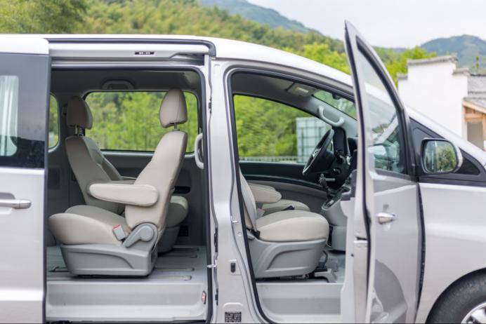 十几万搞定、国六柴油动力，这台新瑞风M4柴油版值得推荐