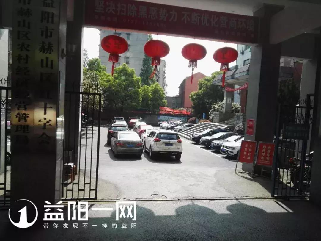 益阳车主苦不堪言！一停就抄牌！没有停车位，车子怎么办？