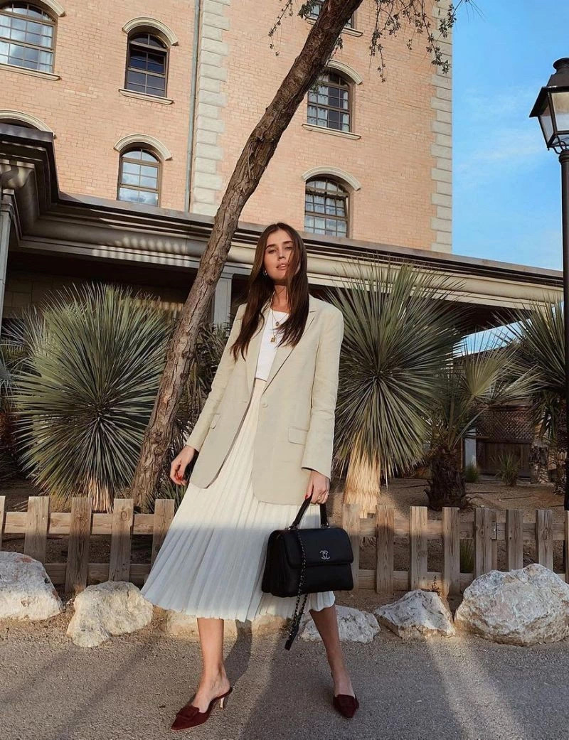 西装裙子怎么穿才好看,西装裙子开春率先走红的时髦搭配