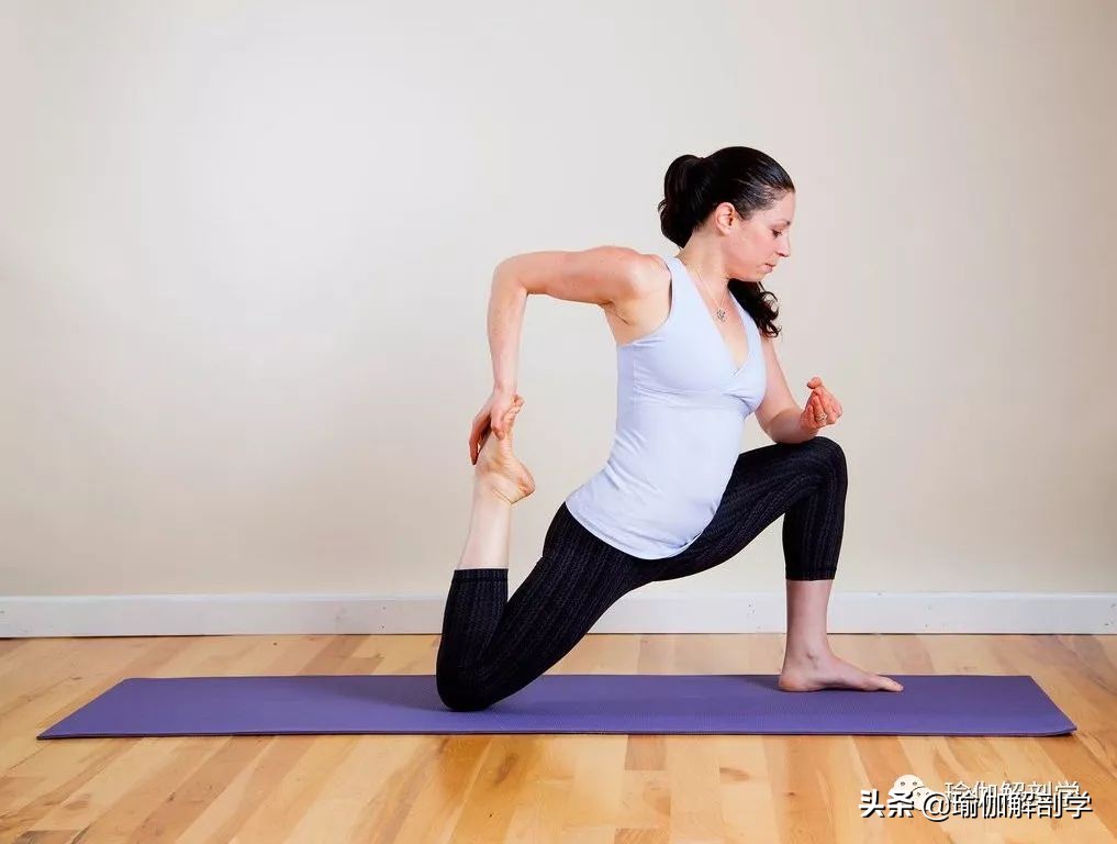 练瑜伽怎么练腿才能伸直,怎样练瑜伽可以劈叉