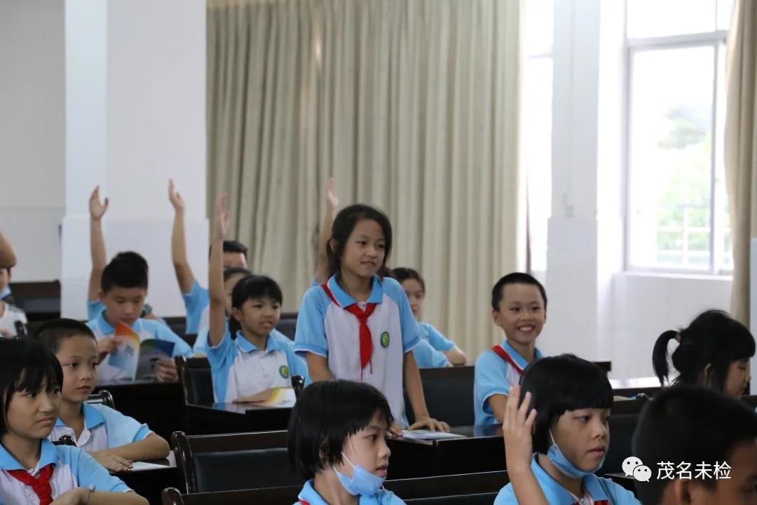 茂名中心小学法制副校长,法治副校长进幼儿园简报