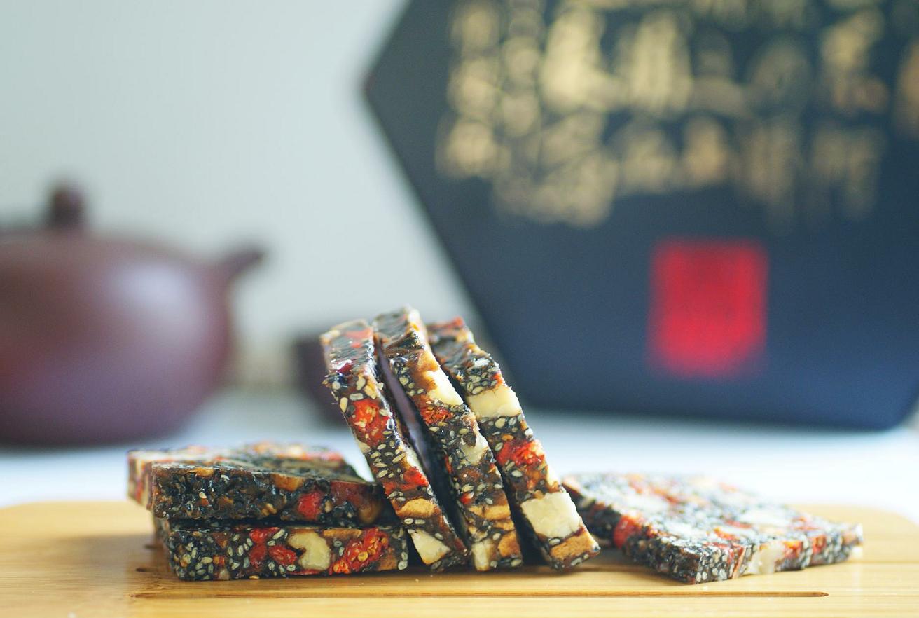 妈咪和老妈亲手制作纯手工阿胶糕,自制阿胶糕可以调理月经