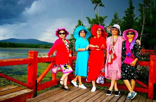 莫道桑榆晚为霞尚满天表达了什么,莫道桑榆晚为霞尚满天语录