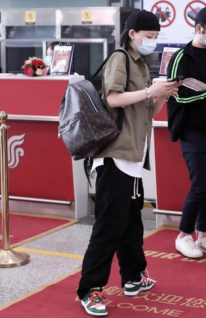 乘风破浪的姐姐背的包包,乘风破浪的姐姐们有哪些