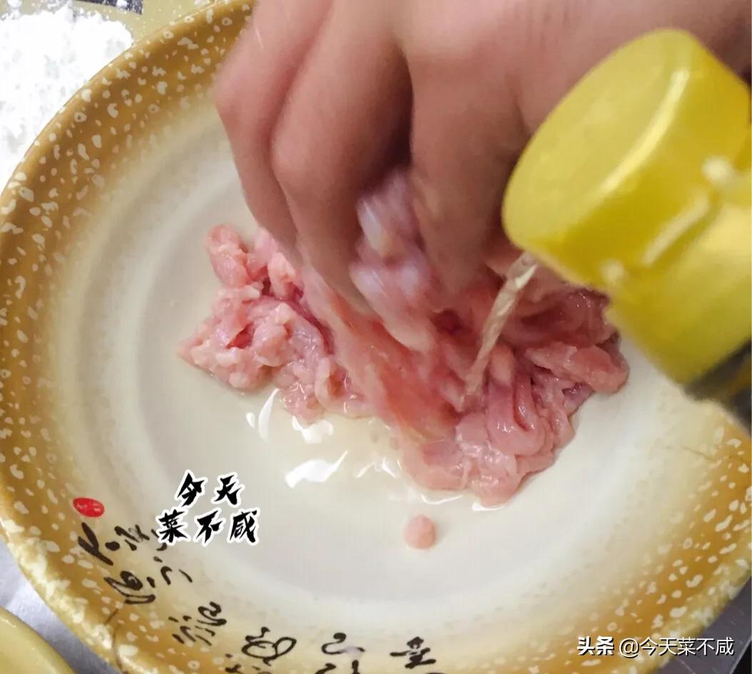 厨师长教你鸡肉、猪肉、牛肉的上浆秘籍，炒啥肉都鲜嫩爽滑还多汁