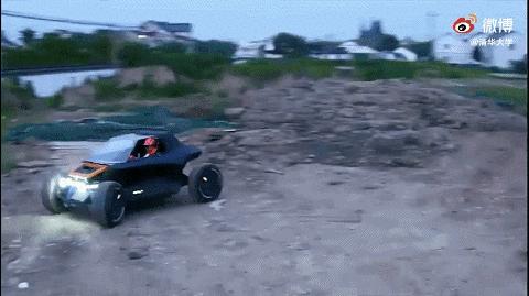 清华硕士造出全地形车,外国小伙DIY特斯拉越野车,谁更硬核?