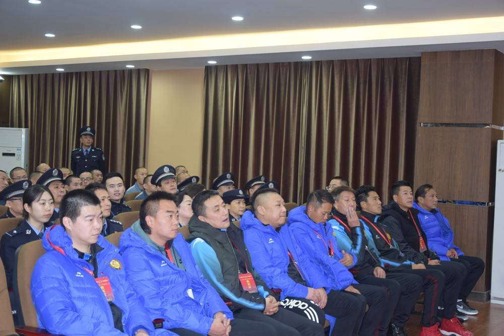 原四川全兴足球明星队到川中监狱开展帮教活动