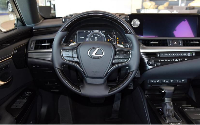 a6l和雷克萨斯rx300哪个长,a6l与雷克萨斯e300