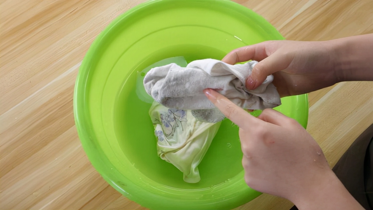 内裤太脏长期不换的危害,生理期内裤脏了多久洗