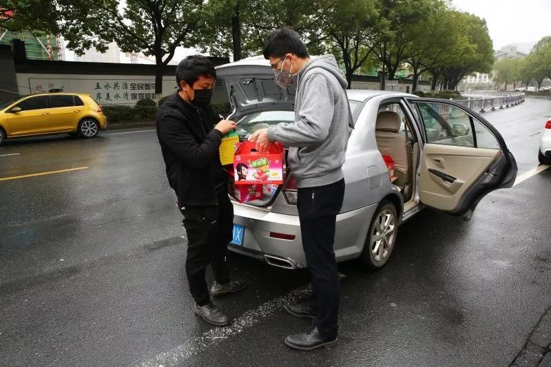 她是余杭一个微信群主光一个群就能卖30多万!近期更是卖疯!卖的啥?