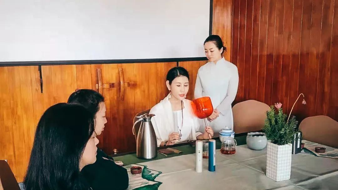 越独立的女人，越充满力量|心韵同门莉莉