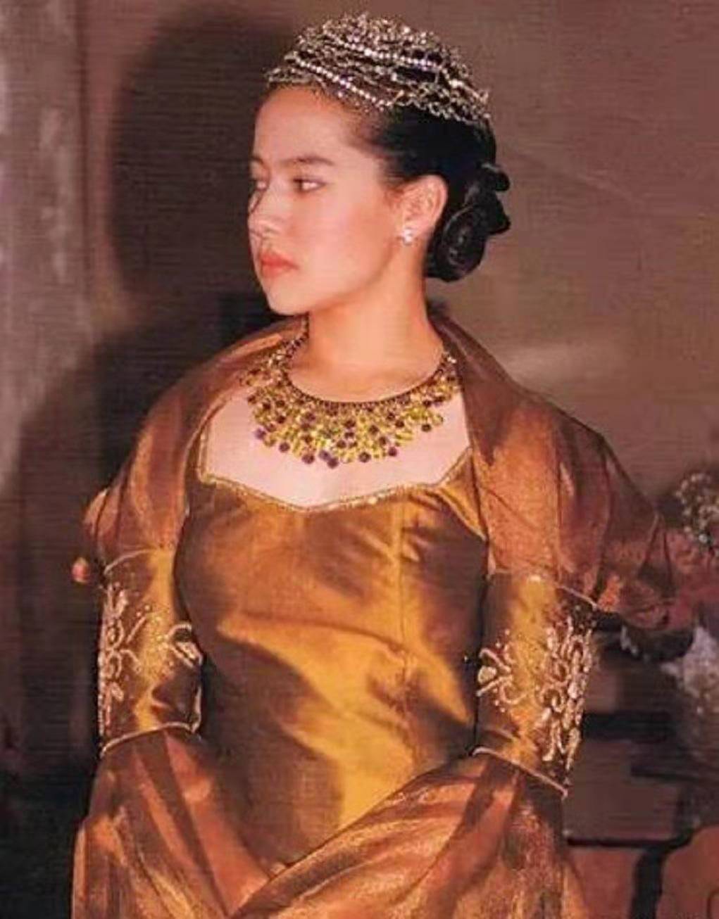 68岁高龄的泰王,67岁泰王子近况