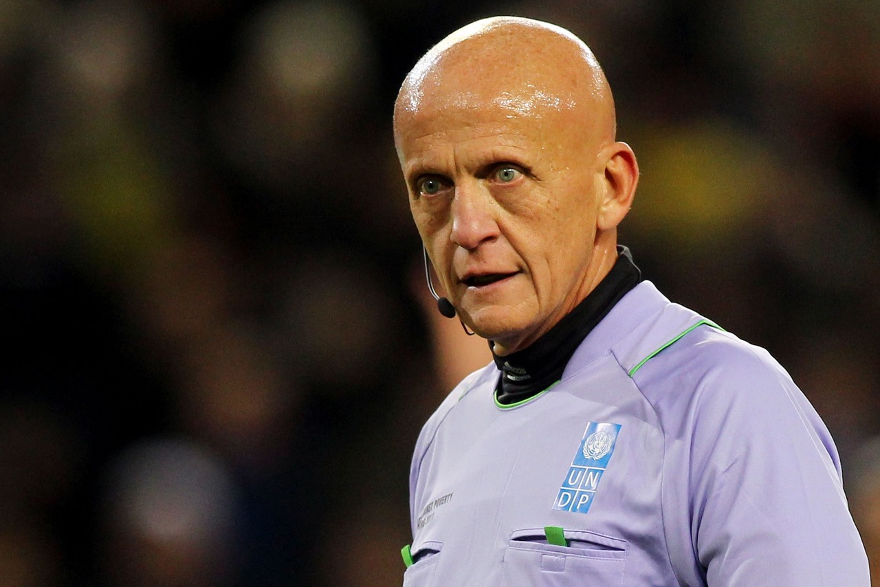 光头裁判科里纳精彩瞬间,科里纳光头裁判经典时刻