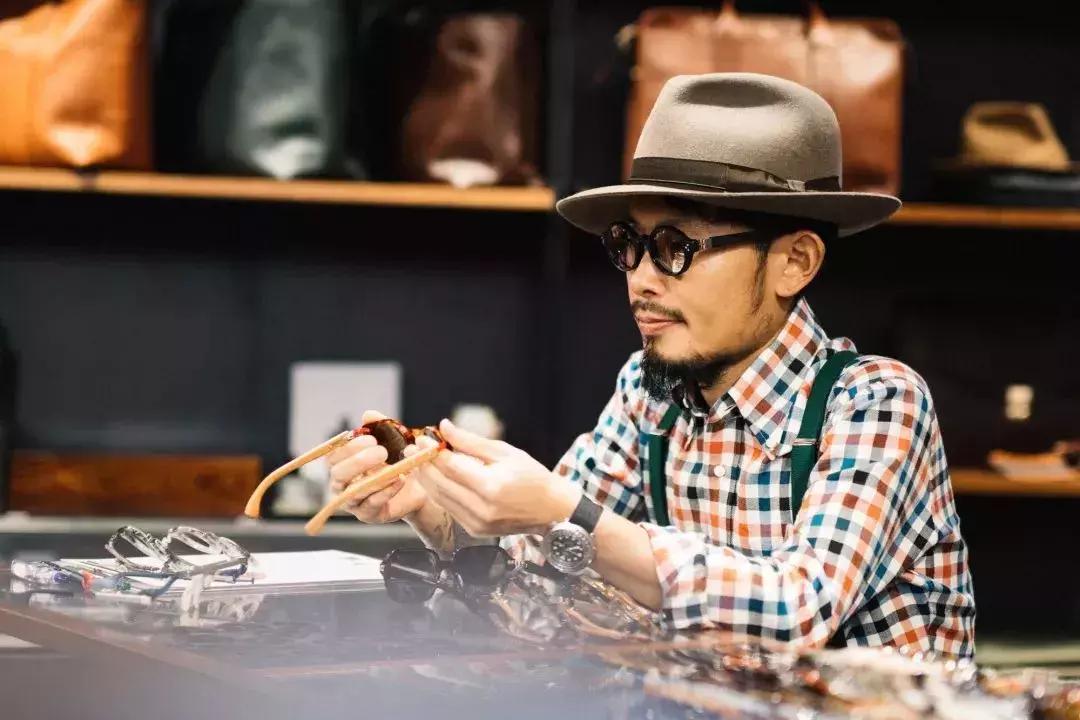 太阳镜最佳戴法,智能穿戴太阳镜