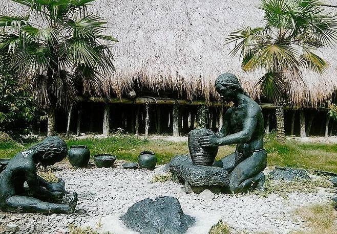 传统的粮食加工方法,原始人劳作方式