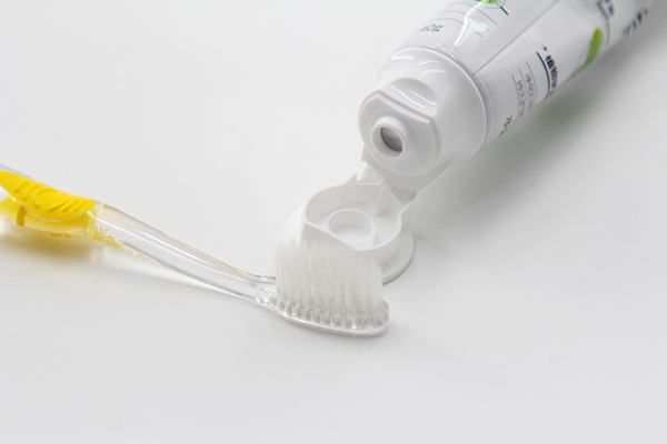 从牙齿缝里掏出很臭的东西怎么治,牙齿烂掉只剩牙根流血还臭怎么办