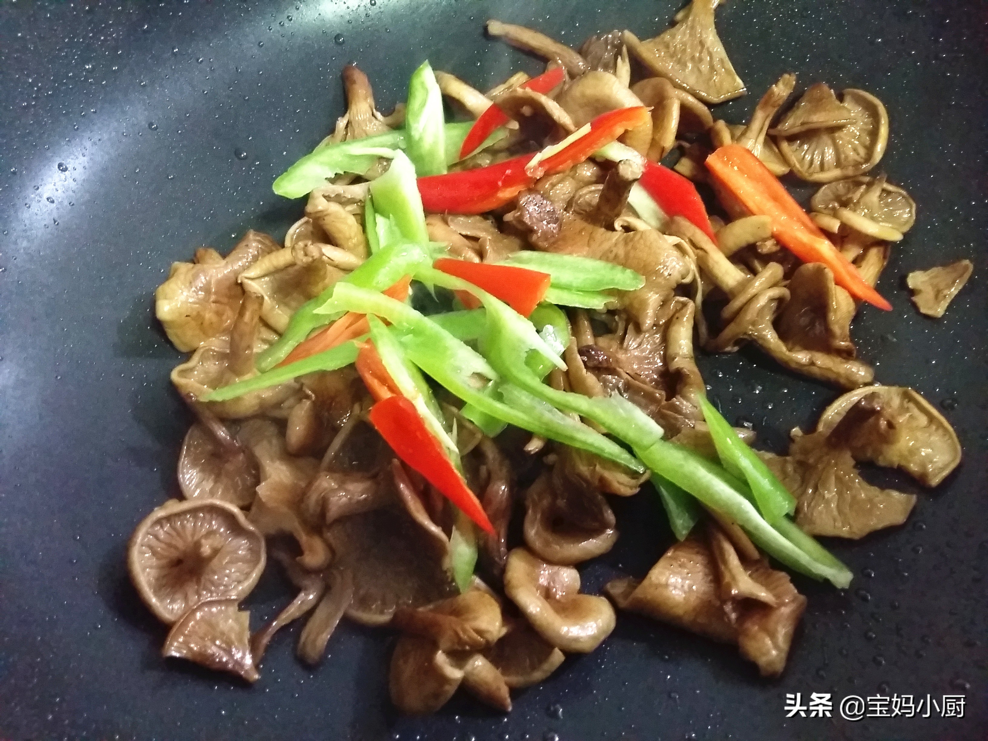 蘑菇配什么肉有营养,蘑菇和肉和啥在一起有营养