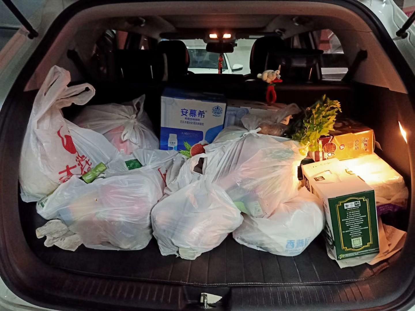 你下单我跑腿，金久城市花园的物业当起了“代购”