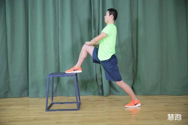 5公里跑后拉伸动作,跑后拉伸详细教程