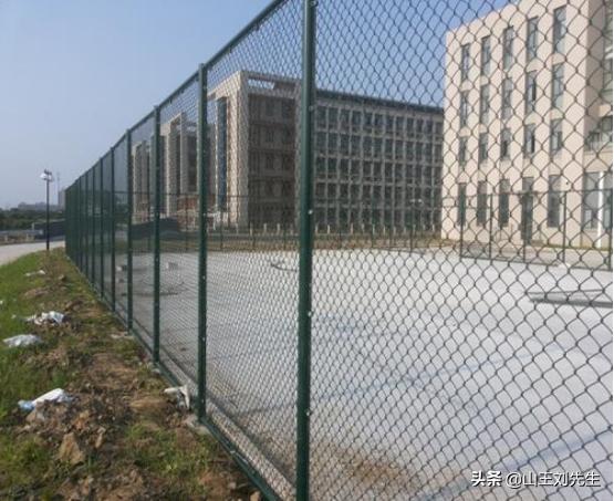 运动场围栏哪家正规,体育场围栏价格表