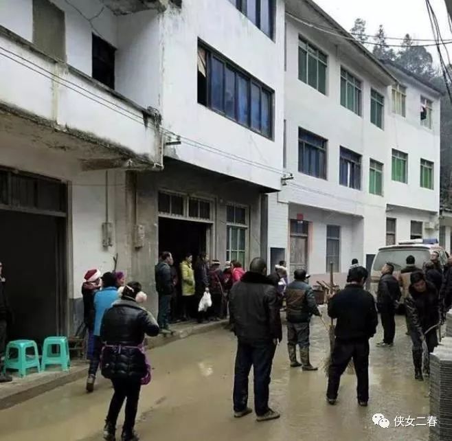 女孩烤火取暖一氧化碳中毒死亡,女子烤炭中毒视频