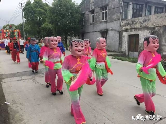 阜南张氏祠堂落成庆典仪式,张氏祠堂唱戏人山人海