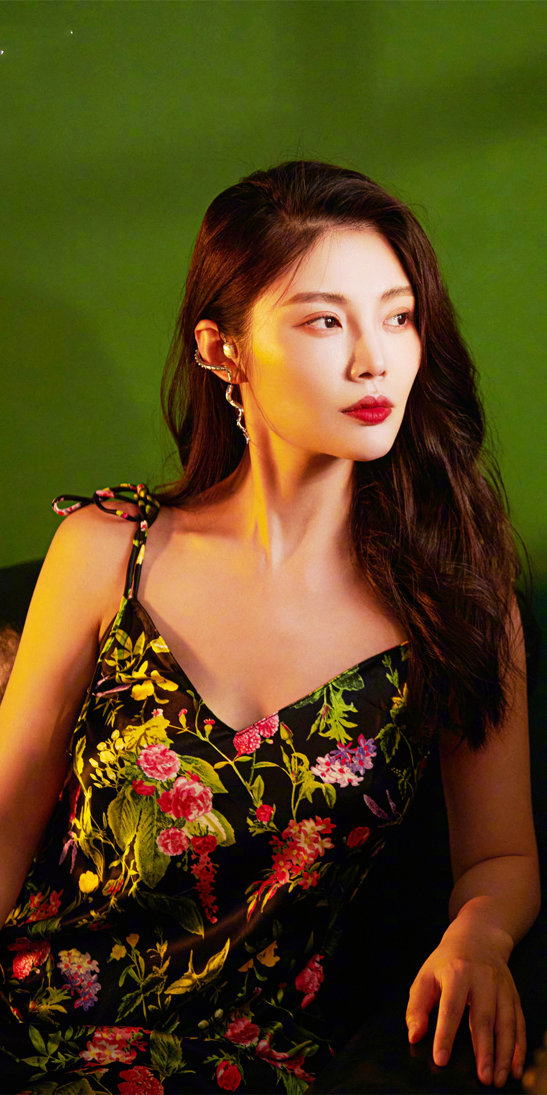 徐冬冬穿印花吊带裙全部照片,徐冬冬港风电影剧照