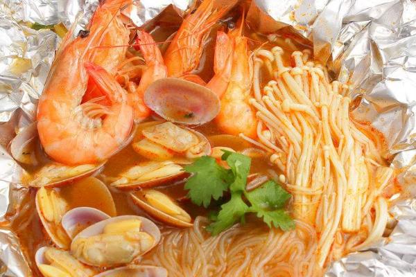 老街哪里的花甲粉最好吃,特色美食小吃锡纸花甲粉