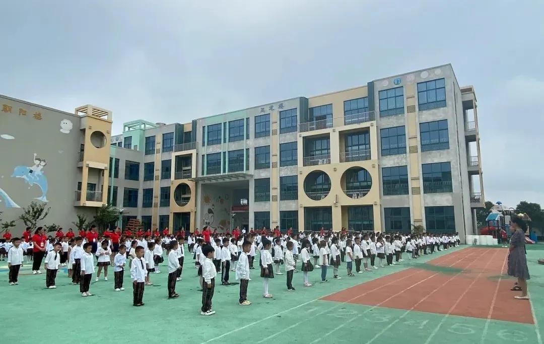 现场直击开学的视频,开学第一课现场直击