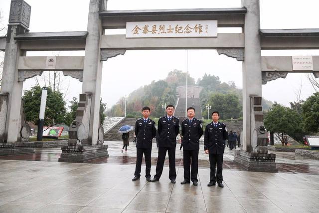 安徽这一所专科大学很不错，就业率很高，毕业90%就是公务员