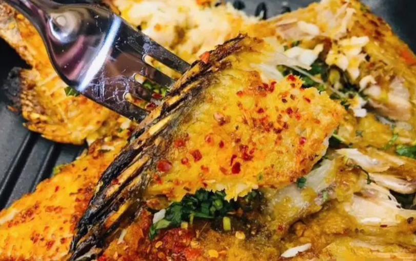 云南独有的美食风味汽锅鸡,云南汽锅鸡这是全国吃法之冠