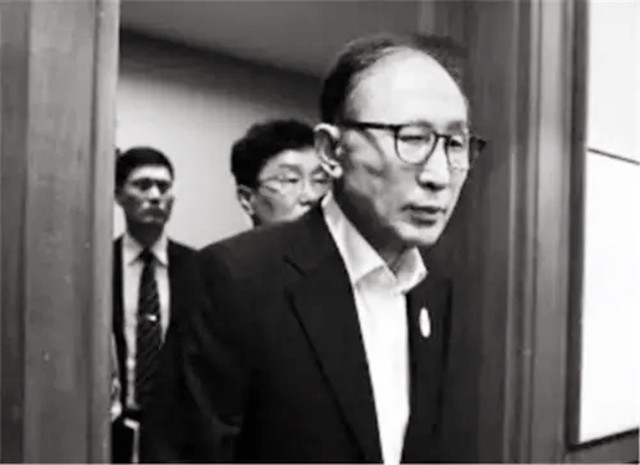 韩国前总统李明博出狱,韩国前总统李明博被判17年
