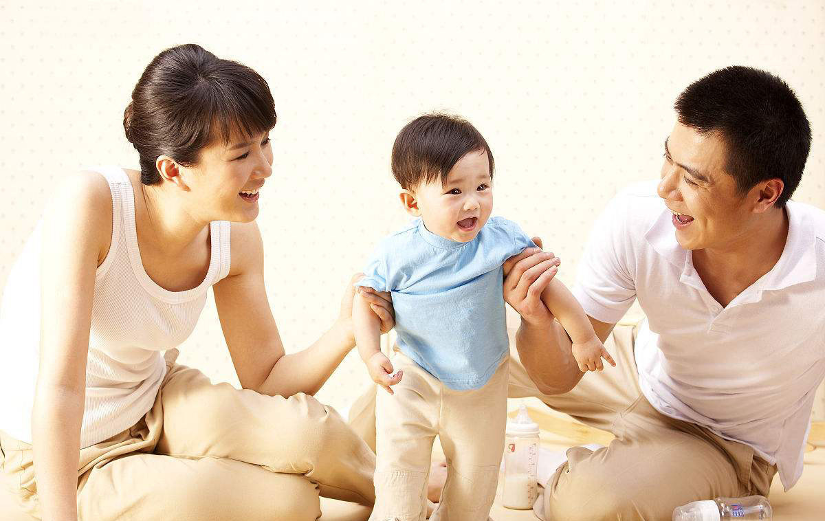 宝宝一岁内动作,怎么判断一岁半宝宝大脑发育好