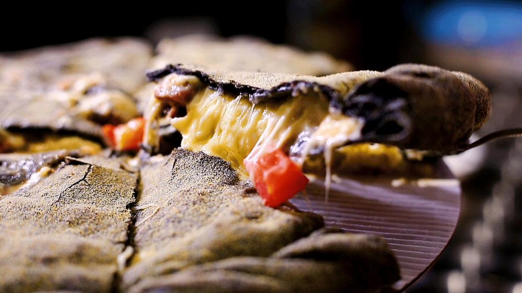 达明路上这家「黑店」,靠着瀑布芝士杀疯了