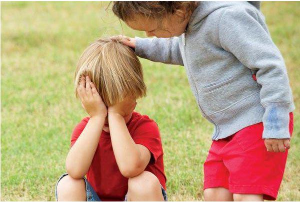 “妈妈，同桌总是摸我”，妈妈机智的应对，挽救了女儿的人生